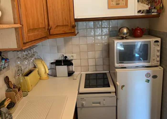 Monoikos * Uvernet-Fours